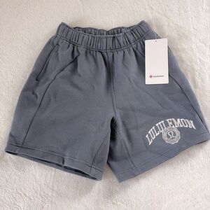 lululemon athletica Scuba Oversized MR Short 7" - Solar Grey, Size XXXS.  NWT.